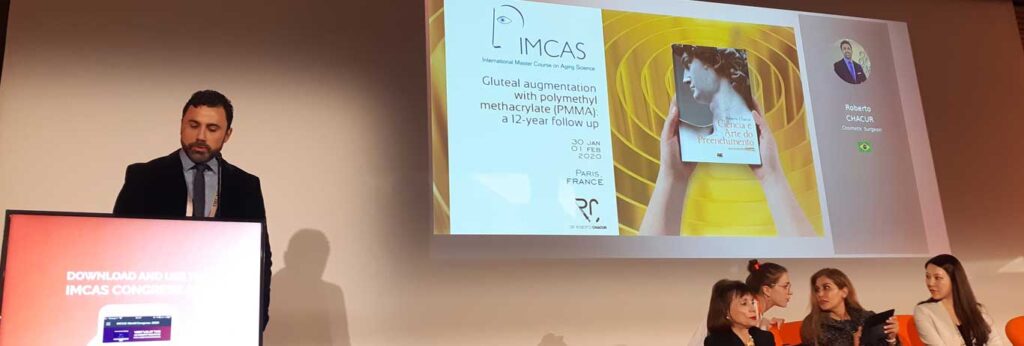 médico dr roberto chacur apresenta slides em congresso IMCAS em paris